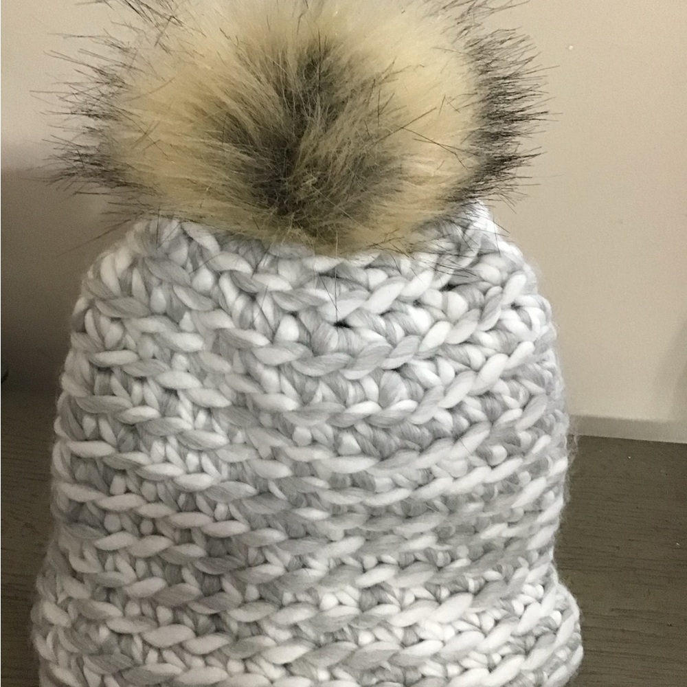 Universal Thread White and Gray Beanie with Pom-Pom